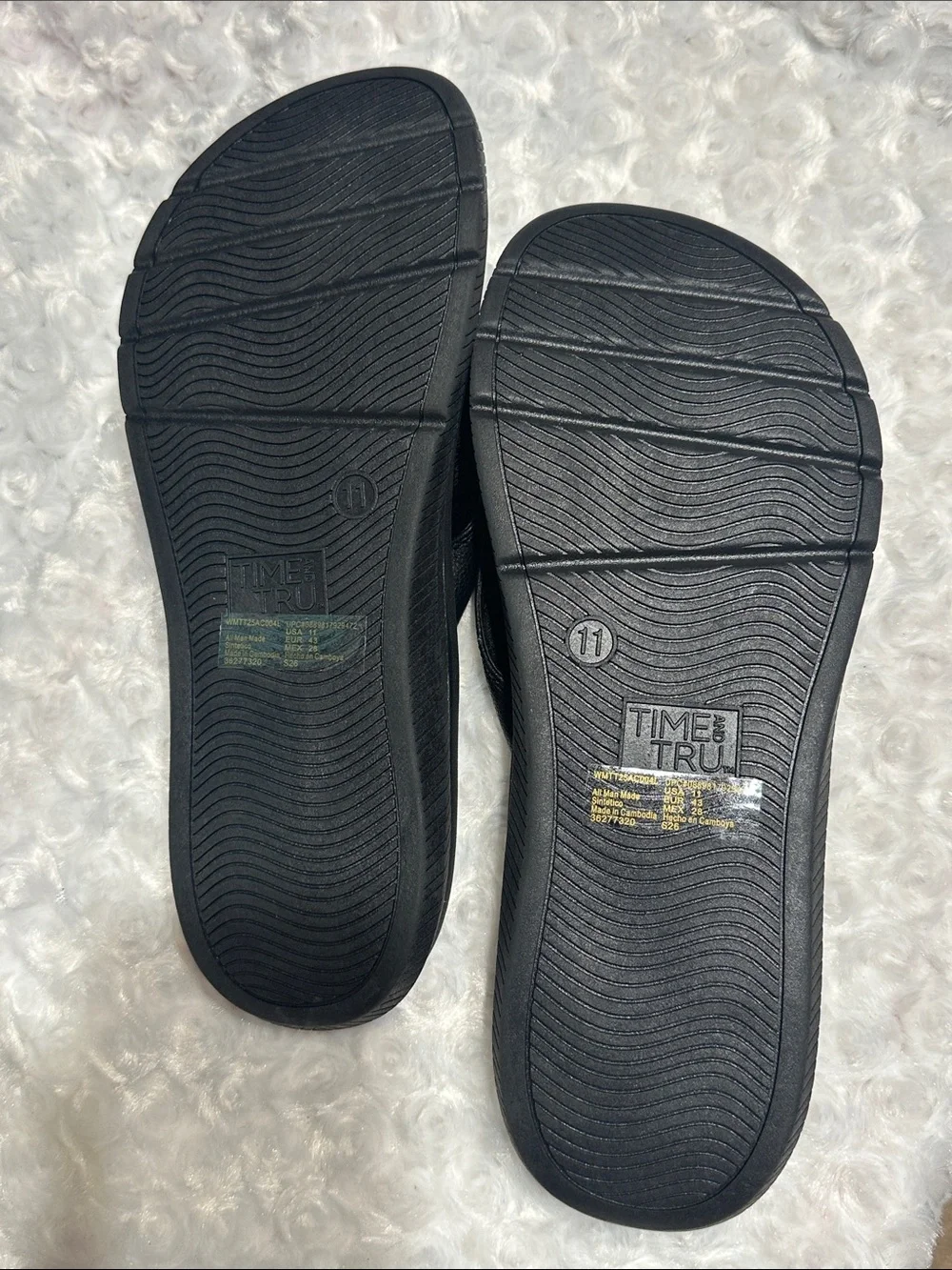 Time and Tru Black Men's Padded Foam Flip Flops